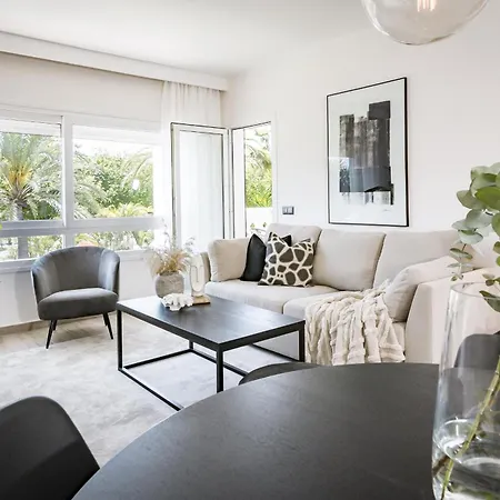 Appartement Pr - Stunning Flat Front Line Puerto Banus